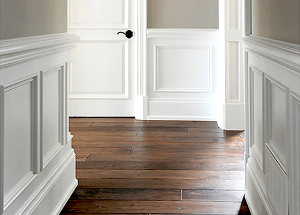 Moulding in hallway