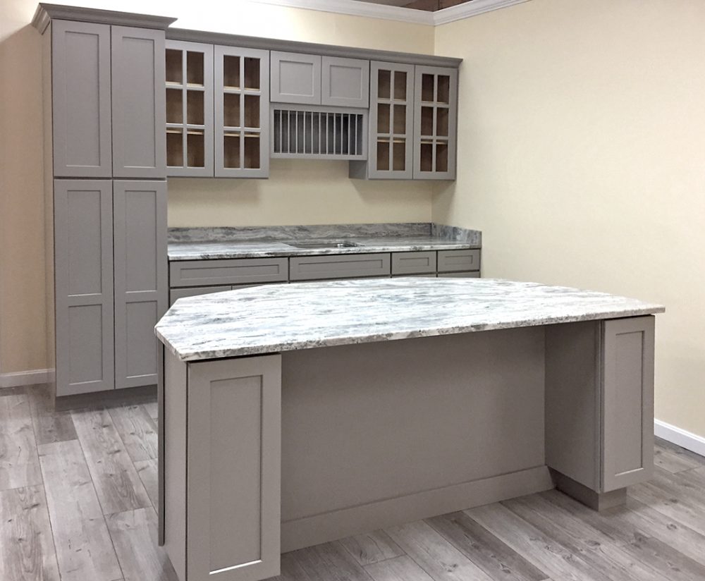 https://builders-surplus.com/wp-content/uploads/2017/10/image-kitchen-StoneHarborGray-1000x824.jpg