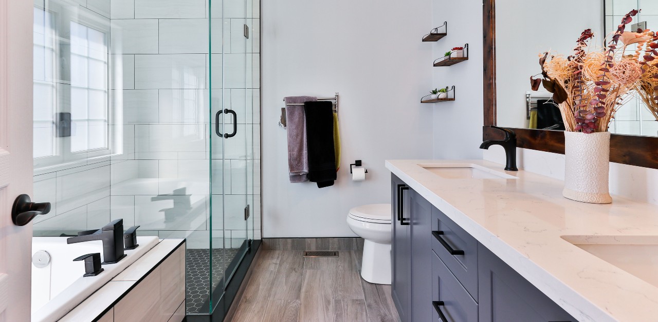 Is Laminate or Vinyl Flooring Better? Here’s What You Need to Know