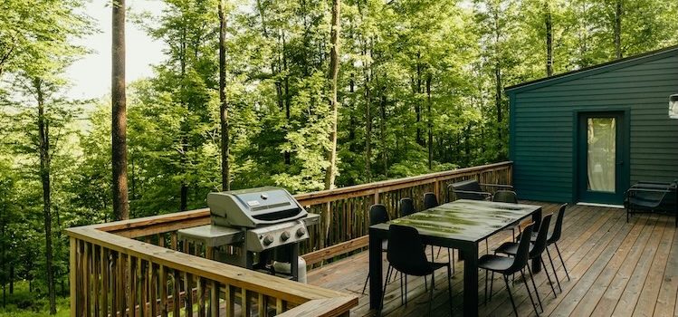 which is better: composite decking vs wood? It really depends on what matters most to you.
