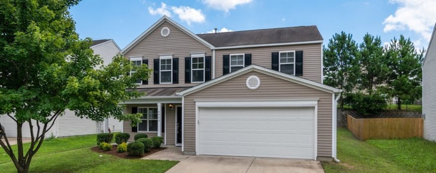 Learning how to clean vinyl siding the right way keeps your home looking its best and prevents long-term damage from grime and moisture