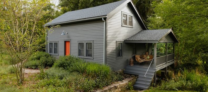 Weighing the pros and cons: We ask, is vinyl siding a good investment?